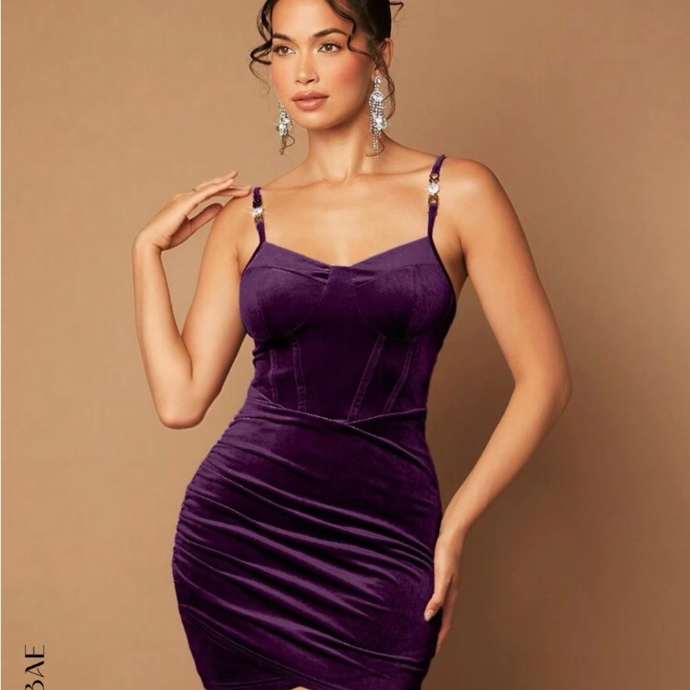 SHEIN BAE CHAIN DETAIL RUNCHED VELVET BODY CON DRESS PURPLE-MEDIUM